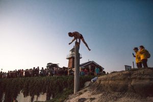 Santa Cruz lighthouse with performer and audience